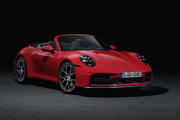 T-Hybrid trên 911 bản Carrera GTS hiện là duy nhất. Hệ thống này sử dụng 2 môtơ, trong đó một môtơ gắn vào bộ tăng áp, giữa máy nén và turbine, giúp giải quyết vấn đề turbo lag đặc trưng ở những bộ turbo dẫn động bằng động cơ. Môtơ thứ hai gắn trực tiếp vào hộp số ly hợp kép PDK.