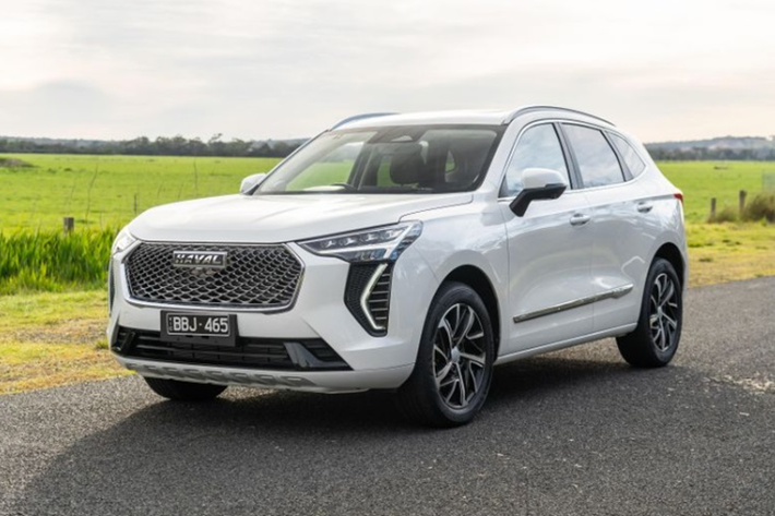 Dự kiến, Haval Jolion 2024 mới sẽ được phân phối với hai phiên bản là xăng và hybrid. Giá xe sẽ dao động quanh mức 700 triệu đồng. Nếu thông tin này là thật thì phân khúc SUV/CUV cỡ B tại Việt Nam sẽ rất sôi động khi ngay từ đầu năm đã đón nhận đến hai “tân binh” là Mitsubishi Xforce và Haval Jolion.