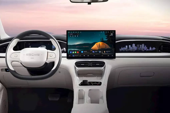 Không gian nội thất của Geely Geome Xingyuan được thiết kế theo phong cách tối giản, thể hiện sự sang trọng không thua gì những dòng xe cao cấp hơn.