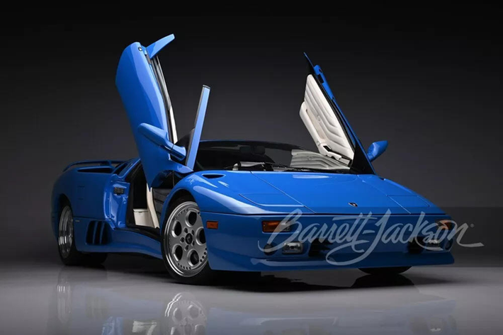 Được biết, ông Trump tậu Lamborghini Diablo đặc biệt này nhờ vào mối quan hệ với hãng siêu xe Ý. Hãng siêu xe Italia thậm chí còn đưa thêm cho ông Trump một số chiếc Diablo khác nữa để phục vụ mục đích quảng bá sản phẩm.