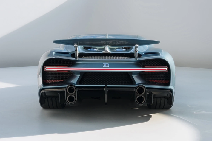 Phiên bản nâng cấp của Chiron có khả năng tăng tốc từ 0 lên 100 km/h chỉ trong 2,4 giây.Tốc độ tối đa của Chiron Super Sport có thể lên đến 440 km/h.