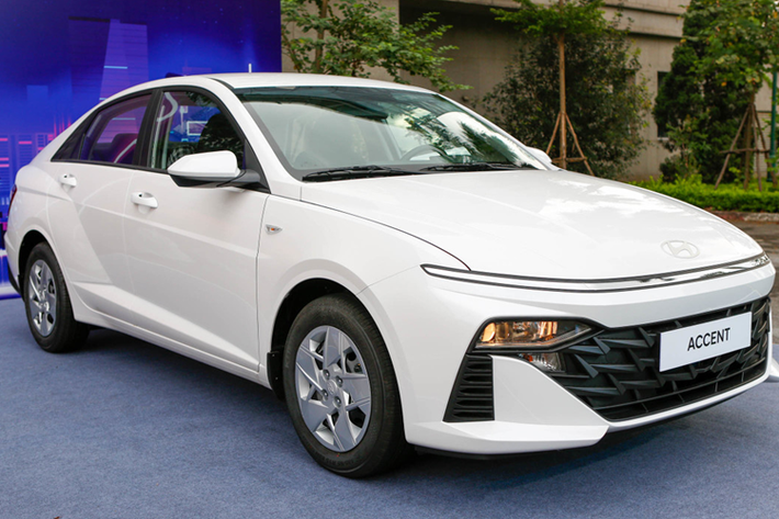 Hyundai Accent không phải là mẫu sedan hạng B duy nhất đang được ưu đãi trong tháng 6/2024. Tương tự Accent, Honda City cũng được hãng hỗ trợ 50% lệ phí trước bạ cho 3 phiên bản. Trong khi đó, Suzuki Ciaz được ưu đãi 50% lệ phí trước bạ và 0% lãi suất trong 6 tháng với giá trị 45 triệu đồng.