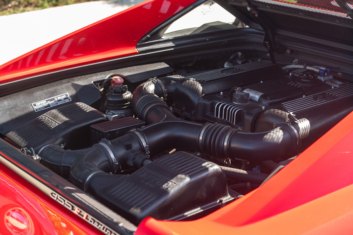 Phần nào, mẫu xe được kế thừa dáng vẻ của Ferrari 308 GTB cũng như GTO từ những năm 1980. Về mặt kỹ thuật, F355 Berlinetta là mẫu xe tiên phong đáng kể so với thế hệ trước.