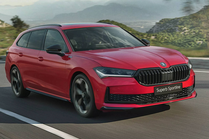 Cuối năm 2023, hãng Skoda từng cho giới thiệu mẫu xe Superb thế hệ thứ 4 hoàn toàn mới. Đây được xem là một biến thể của Volkswagen Passat B9 vì đều phát triển từ nền tảng khung gầm MQB Evo, tuy nhiên Skoda Superb 2025 mới giữ được nét đặc trưng ở 2 kiểu thân xe là sedan (hãng gọi là Hatch) và station wagon (Combi).