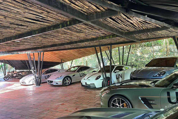 Các siêu xe, xe thể thao và SUV ông Đặng Lê Nguyên Vũ sắm trong năm 2022 có tổng giá trị từ 250 tỷ đến 350 tỷ đồng. Ngoài ra, còn hàng loạt xe siêu sang hàng hiếm và xe ôtô cổ... cũng có giá trị lên đến hàng trăm tỷ.