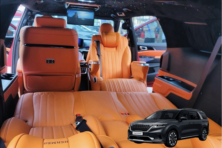 Kia Carnival tại Việt Nam được đánh giá là một trong những mẫu xe “quốc dân” trong phân khúc MPV. Với ngoại hình ưa nhìn, công nghệ hiện đại và giá thành hợp lý, mẫu xe này được nhiều người tiêu dùng lựa chọn để phục vụ nhu cầu kinh doanh hoặc của gia đình.