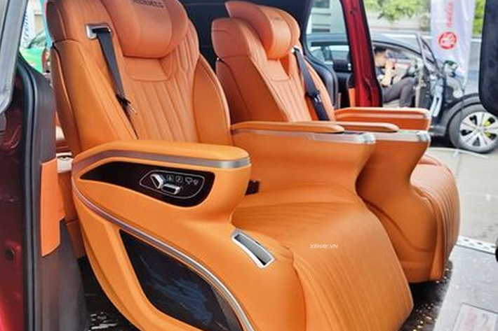 Nhằm tăng thêm độ tiện nghi và đẳng cấp cho chiếc xe của mình, nhiều chủ xe đã tìm đến các cơ sở chuyên độ nội thất. Nắm bắt được điều đó, một đơn vị độ xe chuyên nghiệp tại tại Hà Nội mới đây đã ra mắt gói độ nội thất Hermes cho Kia Carnival.