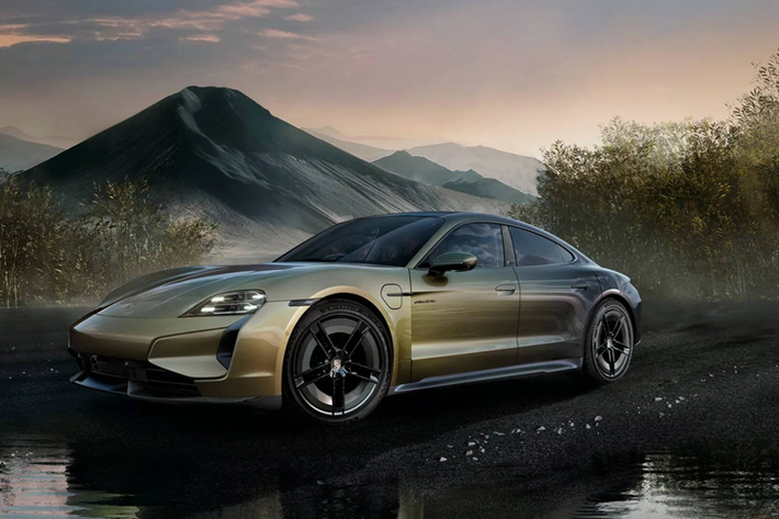 Porsche Châu Á – Thái Bình Dương và Porsche Exclusive Manufaktur đã hợp tác thông qua chương trình Sonderwunsch để tạo ra một chiếc Porsche Taycan Turbo S độc nhất vô nhị được gọi là Celestial Jade.