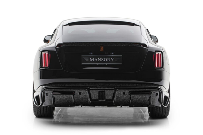 Trung tâm của chi tiết này chính là logo Rolls-Royce cùng đèn xi nhan hông xe. Phần líp hông nguyên bản cũng đã được thay thế hoàn toàn, thay vào đó chính là bộ líp mới với thiết kế phức tạp hơn, tích hợp cánh gió đứng ở hai đầu líp giúp tối ưu hơn nữa hiệu quả khí động học.