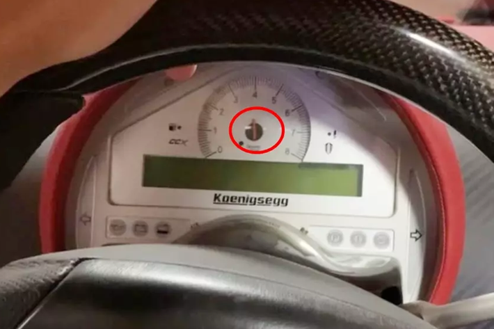 Chủ nhân của chiếc siêu xe Koenigsegg CCX được đồn đoán là 1 doanh nhân Hải Phòng, kể từ khi vận chuyển xe vào Sài thành từ 2 năm trước, để các kỹ sư của hãng xe Koenigsegg bay sang Việt Nam sửa, chiếc chiếc siêu xe Koenigsegg CCX vẫn định cư ở trong Nam.