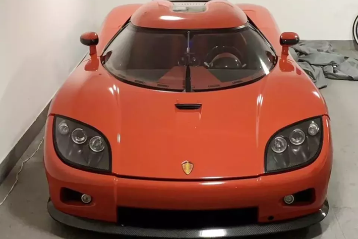 Mới đây, những thông tin và hình ảnh về chiếc siêu xe triệu đô Koenigsegg CCX độc nhất Việt Nam đã nhận được nhiều sự quan tâm của giới mê xe trong nước, từ lúc được nhập về nước khá bí ẩn vào 4 năm trước, hình ảnh về chiếc xe Koenigsegg CCX này rất hiếm khi lộ trên mạng xã hội.