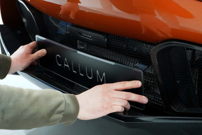 Ian Callum cũng chính là người chỉ đạo nhóm thiết kế cho mẫu concept C-X75 đầu tiên, trong khi Williams Advanced Engineering chế tạo những chiếc xe đóng thế cho bộ phim. Theo kế hoạch C-X75 sẽ trang bị động cơ hybrid nhưng sau đó Jaguar đã sử dụng động cơ V8 siêu nạp dung tích 5.0, công suất 492 mã lực.