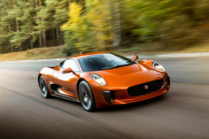 Jaguar C-X75 là chiếc siêu xe đúng nghĩa, đáng tiếc mẫu xe này chỉ sản xuất dưới dạng concept và xe được sinh ra phục vụ cho bộ phim điệp viên 007 James Bond.