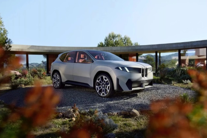 BMW X5 thế hệ mới dự kiến sẽ được phát triển trên nền tảng khung gầm CLAR như mẫu 7-Series và 5-Series. Trong khi đó, phiên bản thuần điện iX5 sẽ dùng khung gầm Neue Klasse đời mới.
