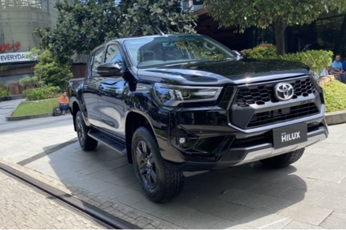 Theo đó, xe được phân phối với 3 phiên bản: E, G và V, mức giá xe Toyota Hilux 2024 dao động từ 442,2 - 526,55 triệu Rupiah (khoảng 685 - 816 triệu đồng). Nhìn chung, ngoại thất của Toyota Hilux facelift ở Đông Nam Á không khác nhiều so với bản dành cho thị trường Úc.