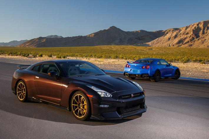 Mới đây, hãng xe Nhật Bản công bố khai tử Nissan GT-R thế hệ R35 sau 17 năm tồn tại trên thị trường. Trước đó, hãng đã tung ra 2 phiên bản kỷ niệm là GR-R Skyline Edition và Takumi Edition.