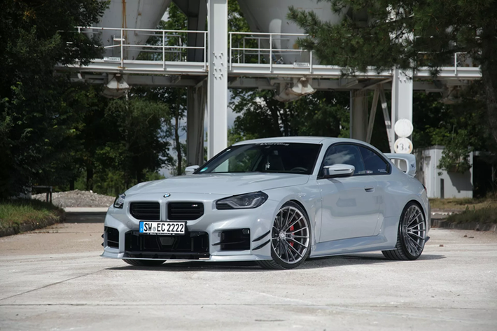 Mới đây, đội ngũ độ Extreme Customs ở Đức đã tiến hành nâng cấp một chiếc BMW M2 thế hệ mới với những chi tiết độ ấn tượng. Về diện mạo tổng thể, chiếc M2 này đã được trang bị bộ bodykit mới đến từ thương hiệu AC Schnitzer.