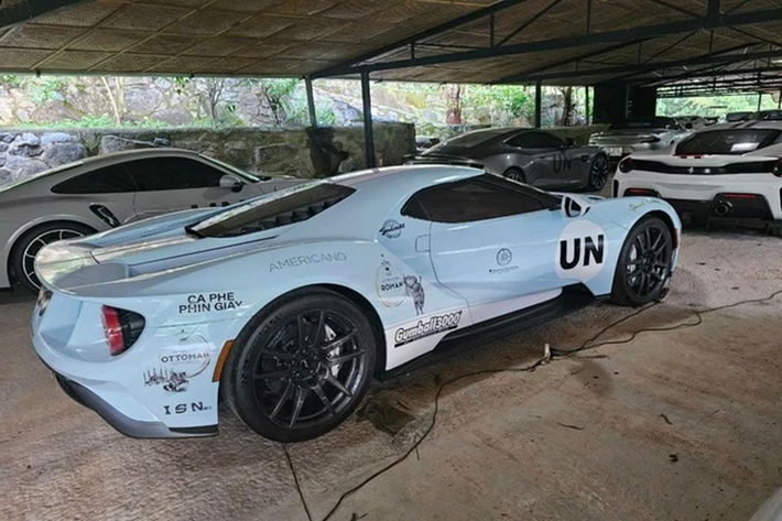 Giá xe Ford GT khi mới ra mắt có mức niêm yết quy đổi khoảng 9,2 tỷ đồng. Tuy nhiên, do nguồn cung bị giới hạn nên giá thực tế trên thị trường thường bị nâng nên gấp 2, gấp 3 lần con số trên. Theo một số nguồn tin, để sở hữu một chiếc Ford GT, ông Vũ đã chi ra số tiền lên tới 60 tỷ đồng.