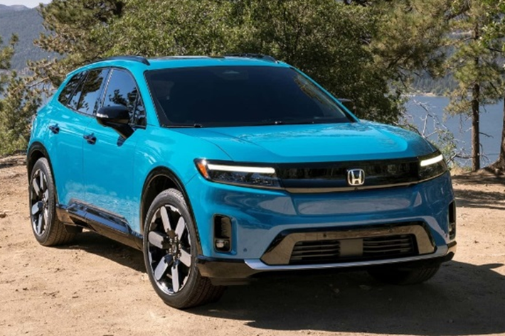 Mẫu SUV điện Honda Prologue 2024 mới được phát triển cùng với sự hỗ trợ của tập đoàn GM. Do đó, Prologue có rất nhiều điểm chung với Chevrolet Blazer EV, bởi cả hai đều sử dụng hệ thống khung gầm xe điện BEV3.