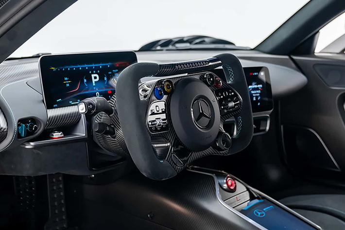 Có thể F1rst Motors tuyên bố như vậy để nhấn mạnh chiếc xe này lăn bánh cực kỳ ít. Mercedes-AMG One được xem là siêu phẩm đỉnh cao về sức mạnh của ngành công nghiệp ôtô, nắm giữ kỷ lục vòng quanh các đường đua huyền thoại như Nürburgring và Monza.