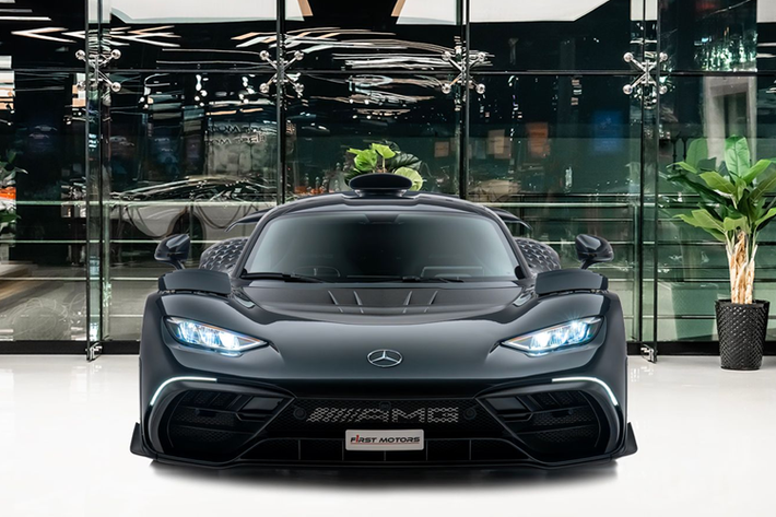 F1rst Motors không cung cấp bất kỳ thông tin nào về nguồn gốc của Mercedes-AMG One chạy siêu lướt đã qua sử dụng và chiếc xe được tuyên bố có odo ở mức 0 dặm. Điều này khá lạ bởi dù sao chiếc xe cũng phải có xê dịch, đồng nghĩa odo sẽ phải vượt qua con số 0 dặm.