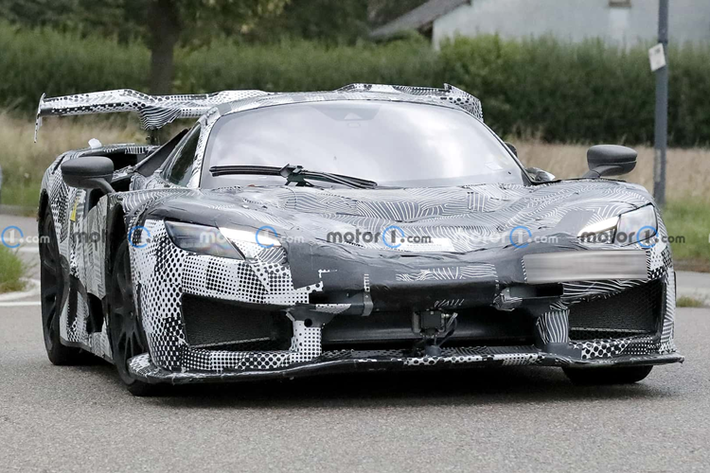 Trong buổi họp công bố kết quả bán hàng năm 2023, hãng siêu Ferrari đã thông báo rằng nhu cầu mua ôtô của hãng rất lớn và toàn bộ các mẫu xe hiện tại đã bán hết đến năm 2025. Điều này có nghĩa những đơn đặt hàng mới sẽ không được giao xe trước năm 2026.