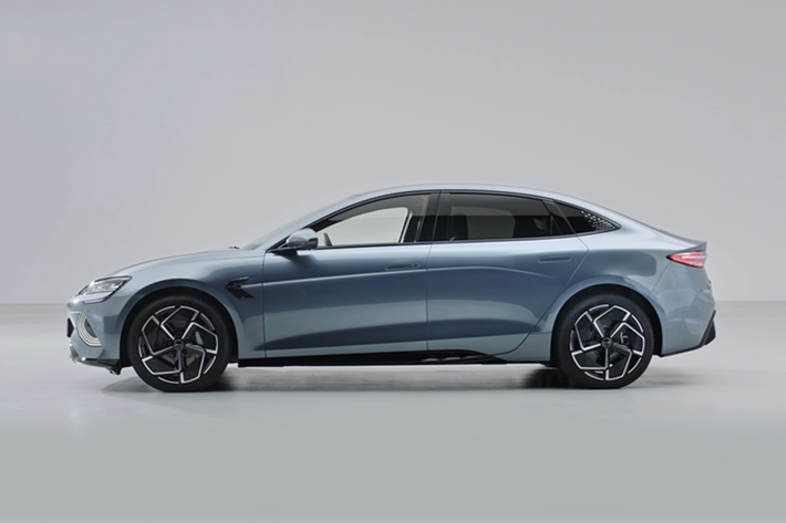 Xe có hai tùy chọn pin: 61,44 kW và 80,64 kW. Phạm vi hoạt động theo tiêu chuẩn CLTC là 510 – 650 km.