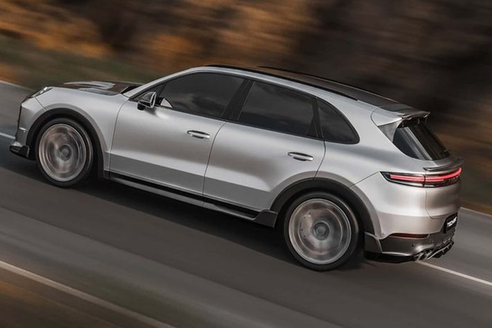 Bản cao cấp nhất Cayenne Turbo GT lắp động cơ 4.0 V8 tăng áp kép, công suất 649 mã lực, tăng 18 mã lực so với bản trước. Xe tăng tốc 0-100 km/h trong 3,3 giây và tốc độ tối đa 305 km/h. Trong khi bản Cayenne S tăng tốc mất 4,7 giây.