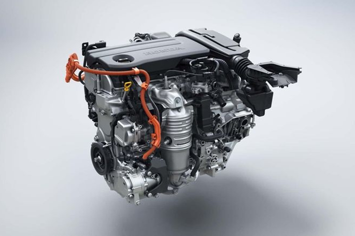 Civic phiên bản hybrid sở hữu chỉ số tiêu thụ nhiên liệu trung bình theo EPA đạt gần 5,6 lít/100 km. So sánh với mức tiêu thụ lên tới 7,8 lít/100 km của Civic 2024, đây là một bước tiến đáng kể.