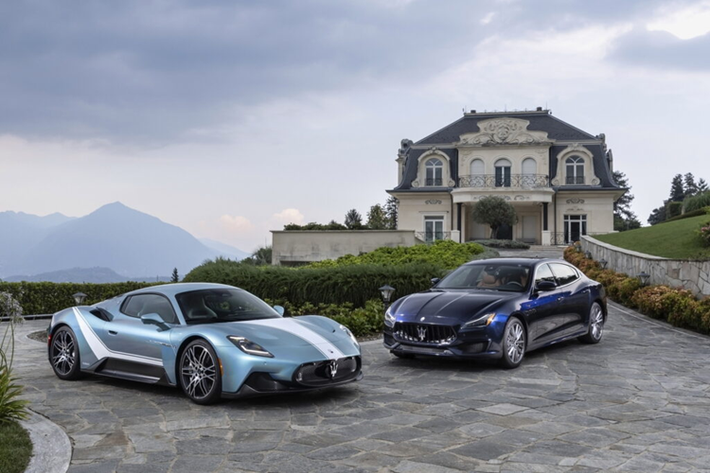 Mới đây, một khách hàng người Mỹ may mắn đã có cơ hội được nhận cặp đôi Maserati cực kỳ độc đáo. Đây chính là một doanh nhân quan trọng trong lĩnh vực y sinh đã mua Quattroporte Gran Finale – Chiếc Maserati động cơ V8 cuối cùng và một chiếc MC20 đặt riêng có tên Iris.