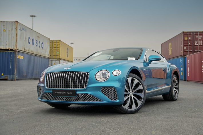 Bên cạnh đó, hệ thống cân bằng thân xe Bentley Dynamic Drive mang lại sự hòa quyện hoàn hảo giữa cảm xúc hưng phấn với trạng thái thư giãn khi cầm lái.