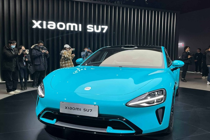 Đại diện của tập đoàn này thừa nhận rằng công ty đang thua lỗ với biến thể SU7 RWD cấp thấp tiêu chuẩn. Việc giao các biến thể SU7 Standard và Max AWD sẽ bắt đầu vào cuối tháng 4. Pro sẽ bắt đầu giao hàng vào cuối tháng 5 với phạm vi CLTC 830 km.