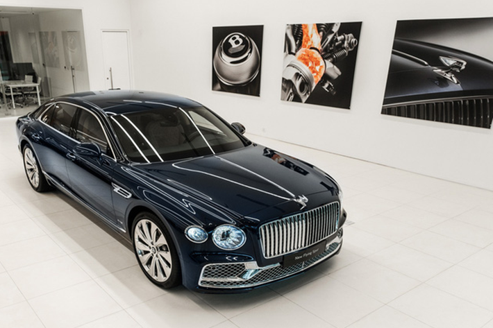 Hãng xe sang Anh quốc hiện chưa chốt thời điểm ra mắt và giá xe Bentley Flying Spur hybrid 2025 mới. Tuy nhiên, nhiều khả năng xe sẽ được giới thiệu đến công chúng tại Tuần lễ xe hơi Monterey diễn ra vào tháng 8/2024 tới đây.