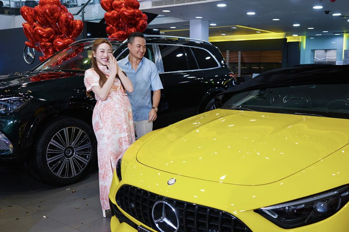 Được biết, diễn viên Chi Bảo và vợ Lý Thùy Chang chính thức về chung nhà vào năm 2021. Đến đầu năm 2022, cặp đôi đã chào đón một bé trai đầu lòng. Đến nay, cả hai vợ chồng đang có cuộc sống sung túc, viên mãn và chuẩn bị đón thêm một thành viên nữa.