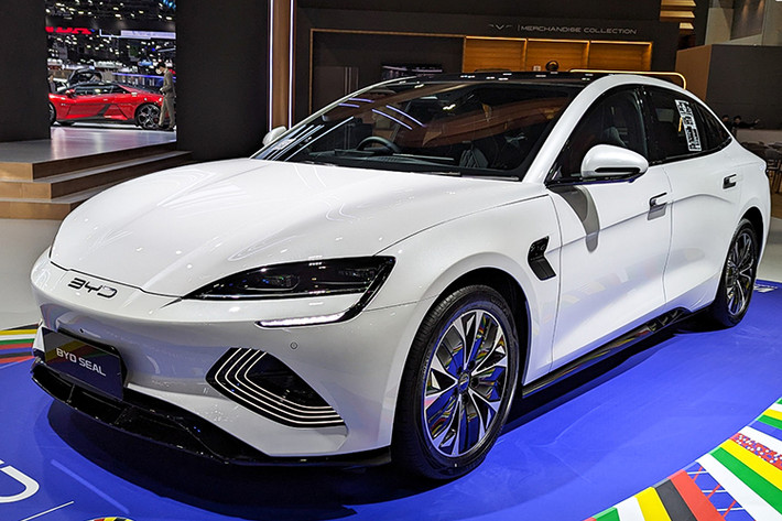 Tại thị trường Trung Quốc, giá xe BYD Seal 2024 cho 6 phiên bản từng được công bố với mức giá 176.800 đến 246.800 nhân dân tệ (tương đương 570 đến 796 triệu đồng). Dự đoán, xe sẽ về Việt Nam cuối năm nay.