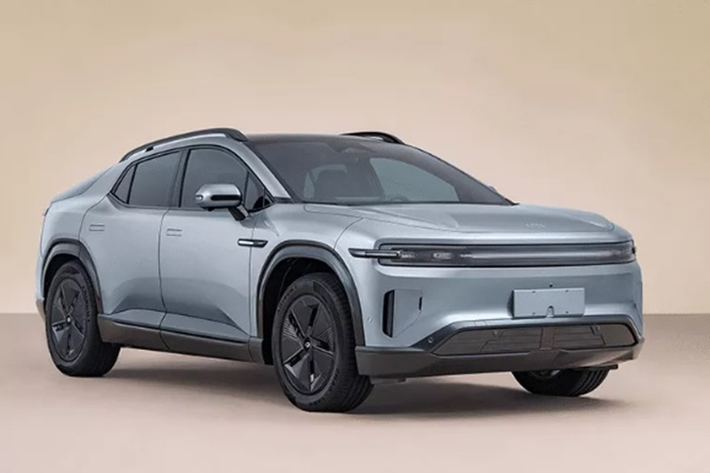 Changan Qiyuan E07 2024 mới là mẫu xe được thiết kế dựa trên concept Changan Qiyuan CD701. Xe được định vị là mẫu SUV thuần điện. Tuy nhiên, E07 có thể biến thành một mẫu xe bán tải chỉ bằng một nút bấm, lúc này, thùng hàng hiện ra, khiến nó chẳng khác gì xe chở hàng.