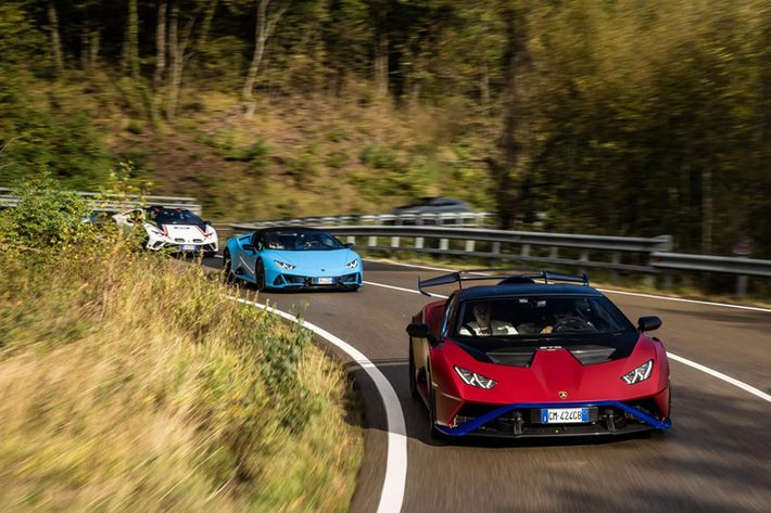 Huracan là dòng siêu xe cực kỳ thành công của Lamborghini với doanh số đến nay đã vượt quá 25.000 chiếc và dự kiến sẽ còn tăng thêm nữa khi năm 2024 kết thúc. Tuy nhiên vòng đời của siêu xe Lamborghini Huracan đã được ấn định sẽ chỉ kéo dài 10 năm và sắp tới sẽ nhường chỗ cho chương trình Cor Tauri với các yếu tố điện hóa.