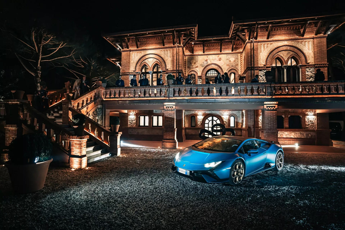 Là chuyến đi tri ân Lamborghini Huracan nên có đầy đủ các phiên bản Huracan tham dự, bao gồm Evo Spyder, Sterrato, Technica và STO, tất cả đều có thông số kỹ thuật đặc biệt và được hoàn thiện thông qua chương trình cá nhân hóa Ad Personam.
