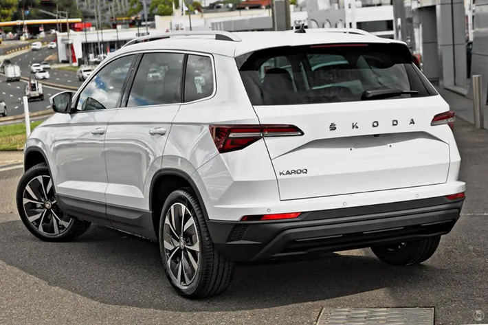 Nếu như Skoda Kushaq là SUV cỡ B thì Slavia thuộc phân khúc sedan hạng B. So với bộ đôi Skoda Karoq và Kodiaq, hai mẫu xe mới này hứa hẹn sẽ có giá rẻ hơn.