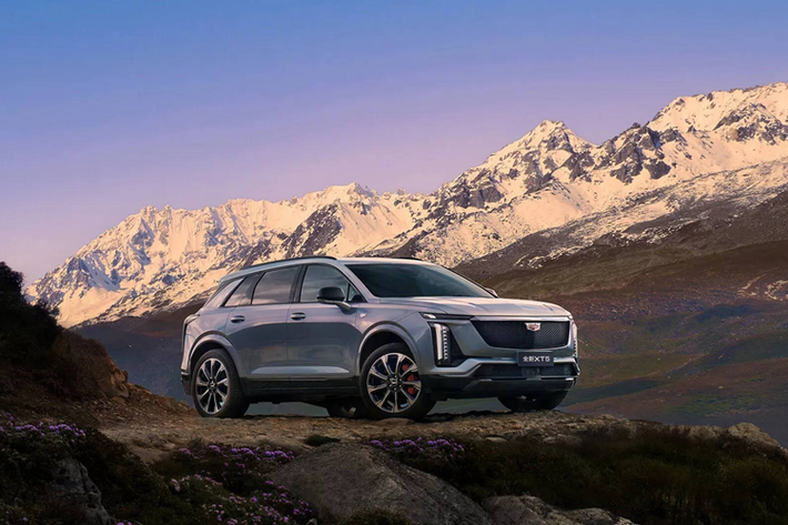 Cadillac XT5 2025 mới là dòng xe thuộc phân khúc SUV hạng sang cỡ nhỏ với 2 hàng ghế/5 chỗ ngồi, được hãng Mỹ tạo ra nhằm thay thế cho mẫu SRX cũ vào năm 2016 và cạnh tranh trực tiếp với các đối thủ như Mercedes-Benz GLC hay BMW X3.