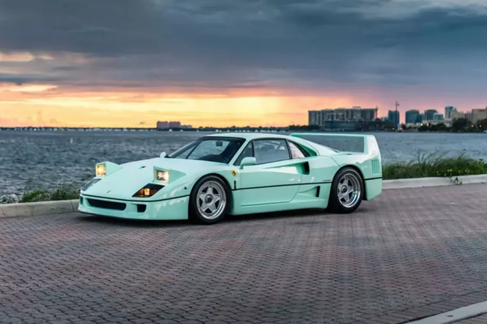 Ferrari F40 hàng hiếm được xem là một trong những siêu xe tốt nhất từng được chế tạo, cũng như món đầu tư siêu lợi nhuận, và sắp tới, một chiếc xe độc nhất vô nhị sẽ được đem đấu giá dự kiến sẽ bán được với giá từ 1,9 đến 2,5 triệu đô la.