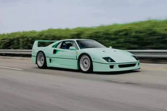 Chiếc Ferrari F40 triệu đô này có số khung gầm là 88538, ban đầu được sơn màu đỏ Rosso Corsa truyền thống của hãng xe "ngựa chồm" và được giao cho người mua đầu tiên ở Đức. Sau đó, nó được mua bởi chủ tịch của German Ferrari Club lúc bấy giờ nhưng bị hư hỏng vào năm 1998, sau đó, xe được bán cho đại gia ở Hà Lan.