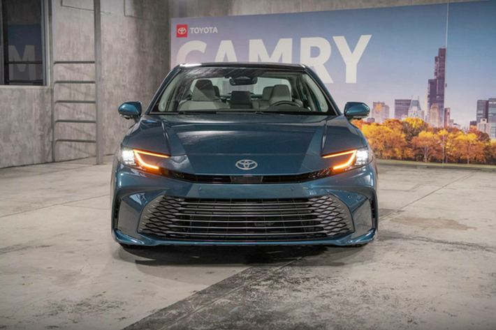 Nhiều khả năng, Camry thế hệ mới tại Thái Lan chỉ có hệ truyền động hybrid với ba phiên bản, gồm HEV, HEV Premium và HEV Premium Luxury (thông tin chi tiết chưa được tiết lộ).