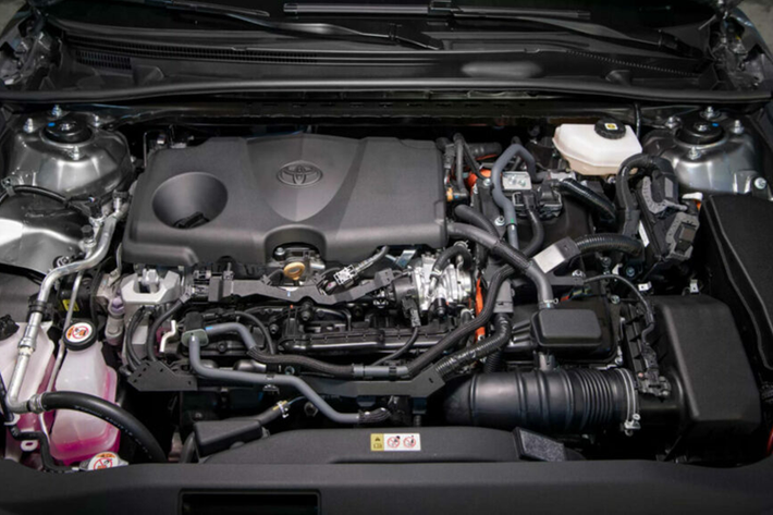 Hệ thống hỗ trợ lái Toyota Safety Sense 3.0… Trên thị trường toàn cầu, Toyota Camry mới có 3 tuỳ chọn về hệ thống hybrid, gồm: 2.0 Hybrid, 2.5 Hybrid và 2.5 Hybrid AWD.