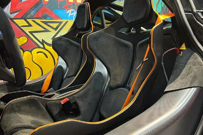 Một số thông tin ban đầu cho biết, giá bán của chiếc siêu xe giới hạn McLaren 765LT này dưới 20 tỷ đồng, trong khi đó, ngân hàng VietinBank và Công ty TNHH MTV Quản lý nợ và Khai thác tài sản VietinBank (VietinBank AMC) từng đưa ra mức giá khởi điểm cho chiếc xe này lên đến 27,5 tỷ đồng.