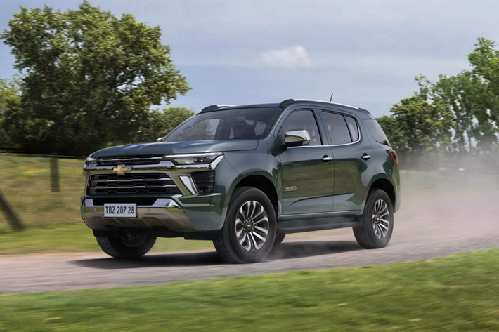 Chia sẻ chung khung gầm với Chevrolet S10 là chiếc SUV 7 chỗ Chevrolet TrailBlazer 2025 mới, cũng từng có thời kỳ bán chính hãng ở Việt Nam và nhiều quốc gia khác. Do S10 được “lên đời” nên dĩ nhiên TrailBlazer cũng nhận được những cải tiến tương tự.