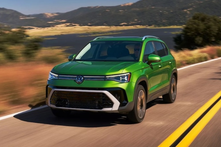 Theo kế hoạch, Volkswagen Taos 2025 mới sẽ được bán ra vào cuối năm nay với mức giá dự kiến cao hơn phiên bản hiện tại vốn đang có giá khởi điểm từ 25.420 USD (tương đương khoảng 623,9 triệu đồng).