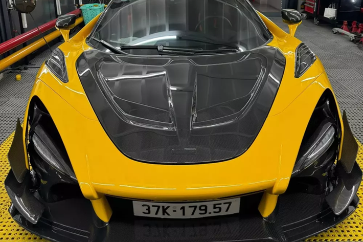 Hiện đã có không ít hãng độ đã cho ra đời nhiều body kit dựa trên mẫu xe này, một trong số đó có DarwinPro, và 1 chiếc siêu xe mui trần McLaren 720S Spider của đại gia Nghệ An vừa được chủ nhân cho lên bản độ cá tính này.