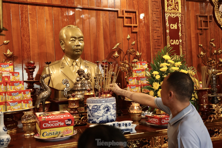 Cũng tại khu di tích Sở Chỉ huy Chiến dịch Điện Biên Phủ có một khu vực thờ tự Đại tướng Võ Nguyên Giáp.