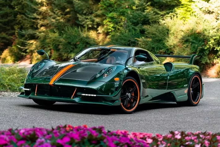 Pagani Huayra BC Roadster được trang bị khối động cơ V12, tăng áp kép, dung tích 6.0 lít, sản sinh công suất tối đa 789 mã lực và mô-men xoắn cực đại 1.099 Nm. Sức mạnh của Huayra BC Roadster được truyền tới bánh thông qua hộp số tự động Xtrac 7 cấp hoàn toàn mới.